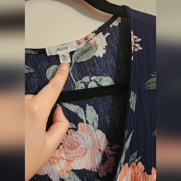 ** DONATED ** Floral Summer Dress w/ 2 side slits & peekaboo tie - Picture 3 of 6